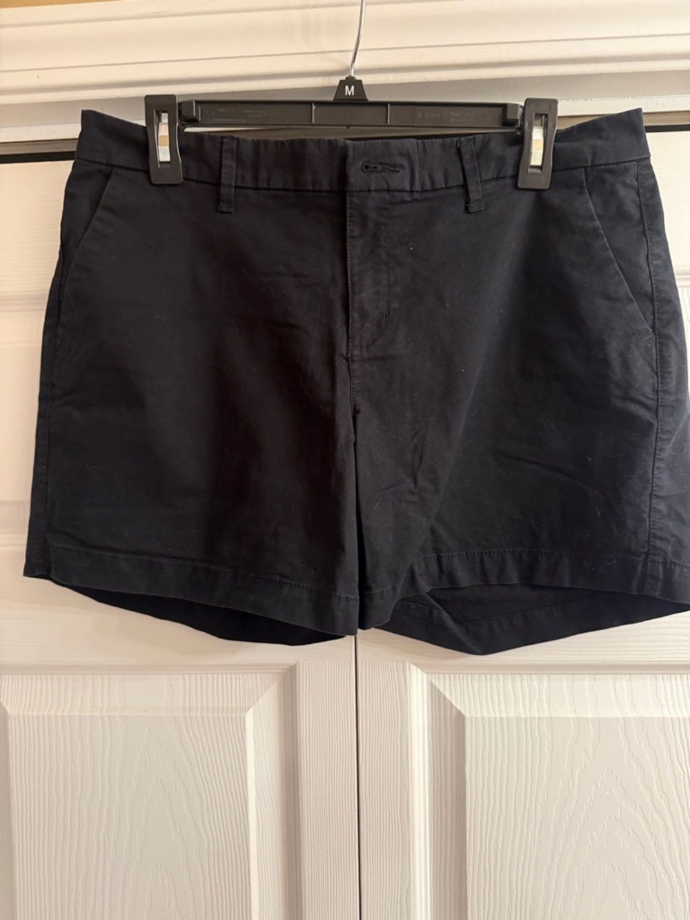 Old Navy Womem’s Classic Black Chino Shorts. Size 10.  Inseam 5”